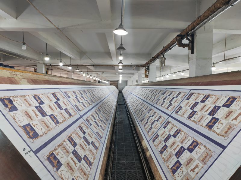 Manual plate lifting Manual plate lifting