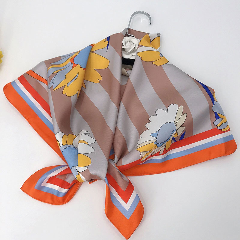Fashionable and versatile silk scarf, mulberry silk printed small daisy scarf, light luxury and niche autumn warm scarf