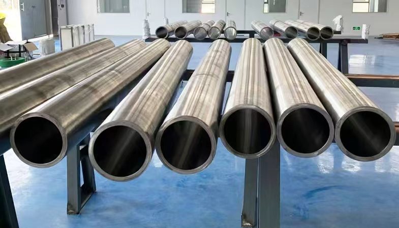 Improvement of corrosion resistance of alloy seamless pipes: Effect of Cr and MO element content on service life