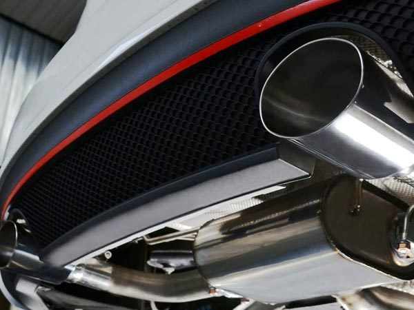 Are the car exhaust pipe and three-way catalytic converter integrated?