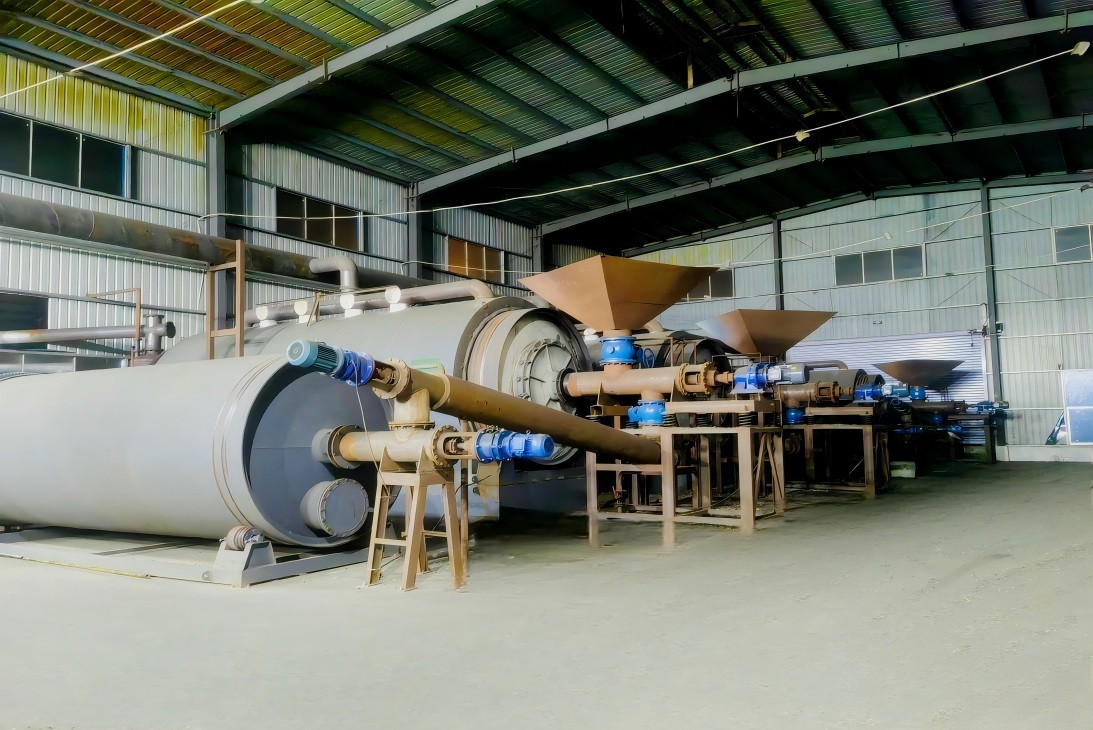 Semi continuous pyrolysis plant