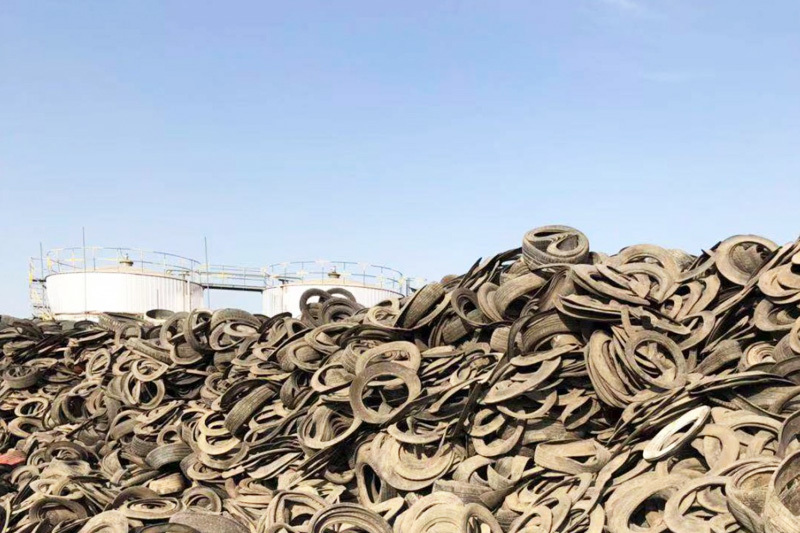 Uses of waste tire cracking oil