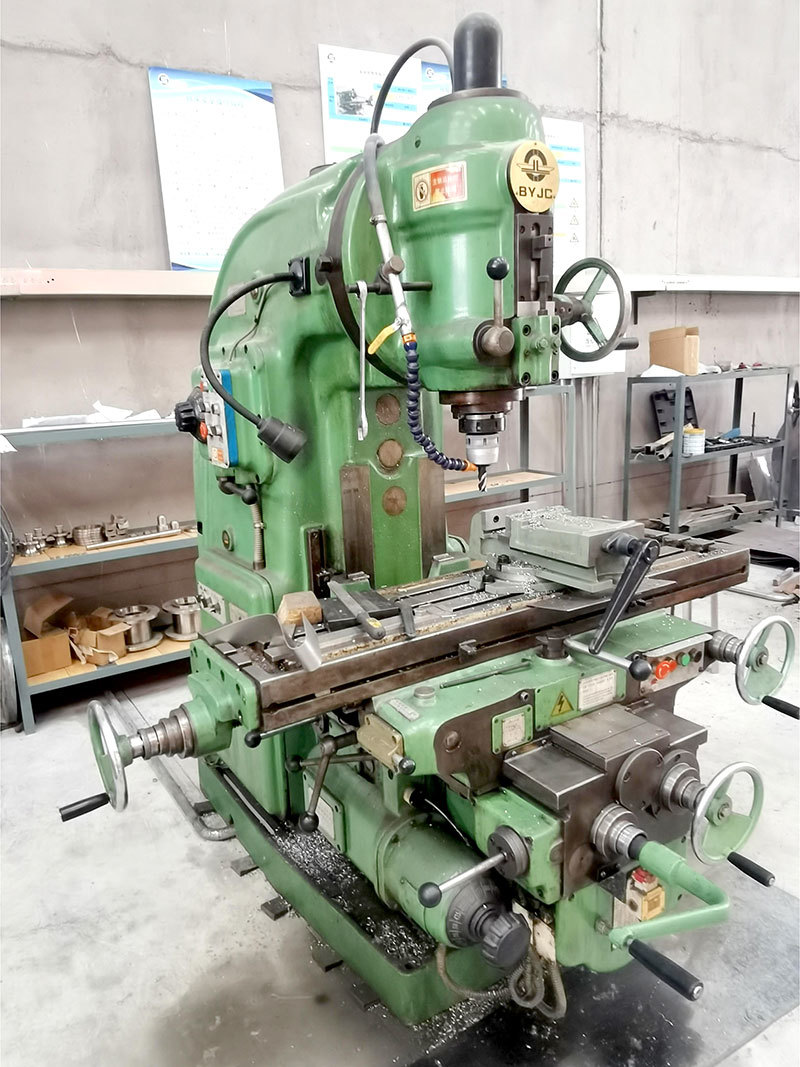 Vertical lifting table milling machine