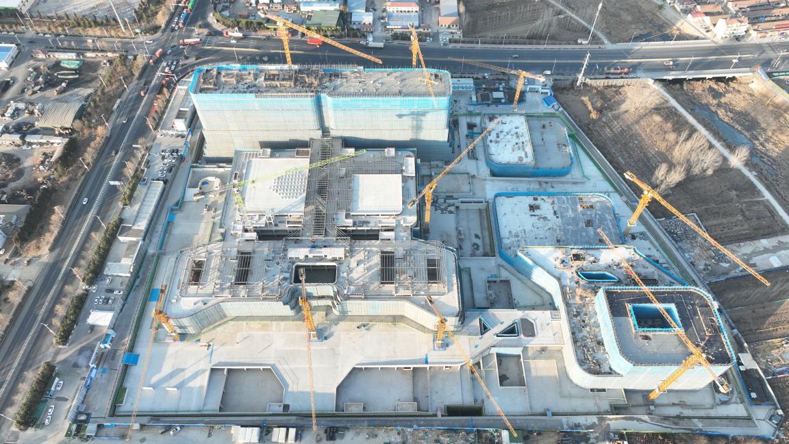 青岛大学医学医疗中心一期住院楼、青岛大学口腔医院工程南楼主体顺利封顶 青岛大学医学医疗中心一期住院楼、青岛大学口腔医院工程南楼主体顺利封顶