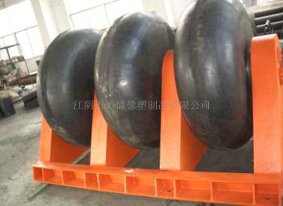滾（轉(zhuǎn)）動型橡膠護(hù)舷