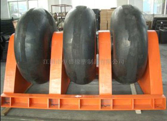 滾（轉(zhuǎn)）動型橡膠護(hù)舷