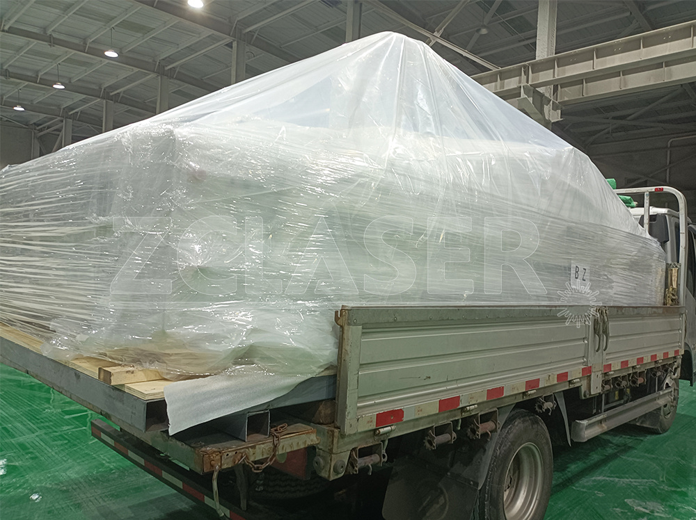 Packaging of 3015 fiber laser cutting machine