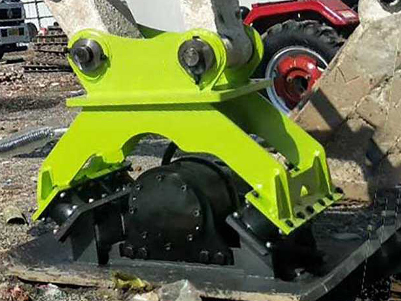 Hydraulic plate compactor