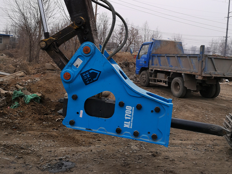 XL1700 breaker