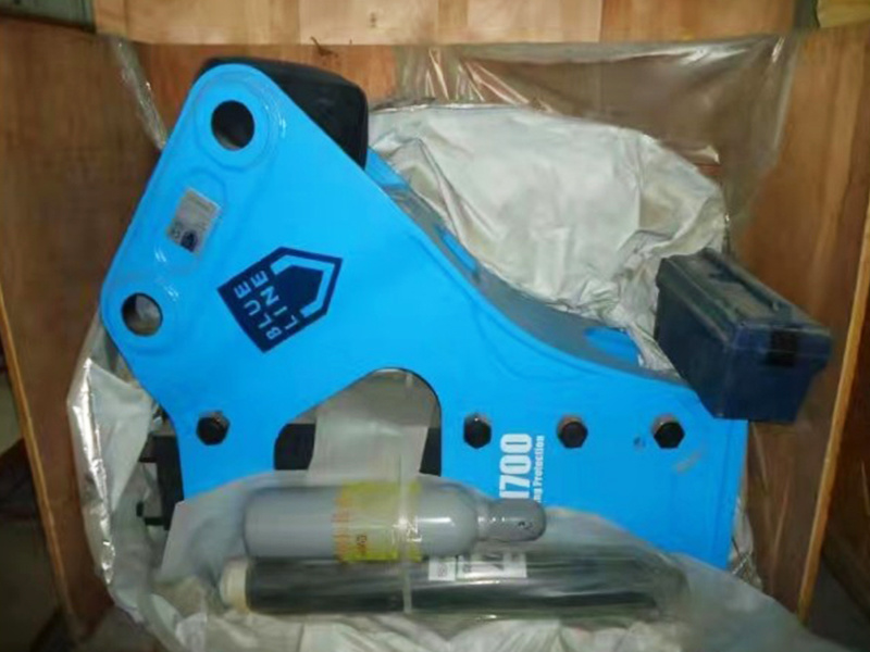 XL1700 breaker