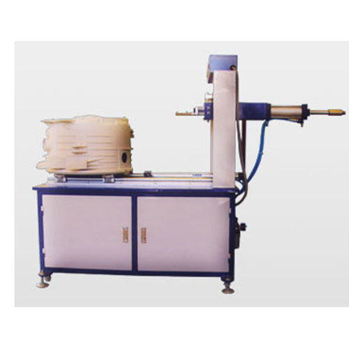 Plastic cutting machine
