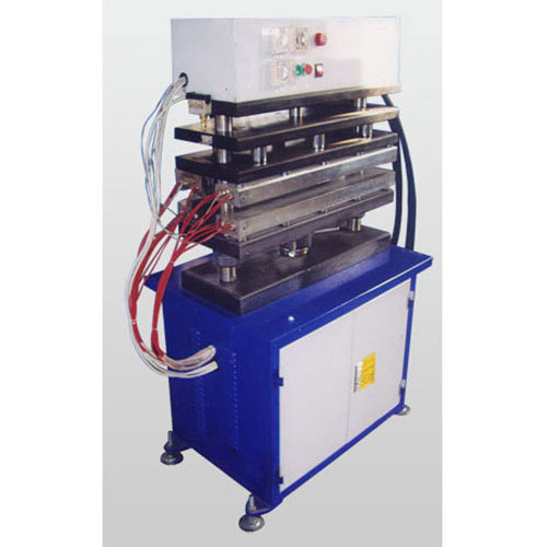 Hydraulic vulcanizing machine