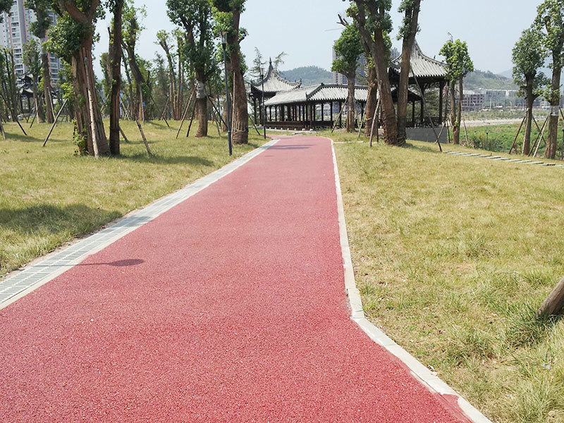 重庆开县汉丰湖沿湖路自行车道 / 彩色生态透水混凝土路面 重庆开县汉丰湖沿湖路自行车道 / 彩色生态透水混凝土路面