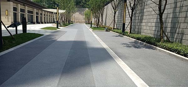 天阅嘉陵 / 彩色生态透水混凝土路面