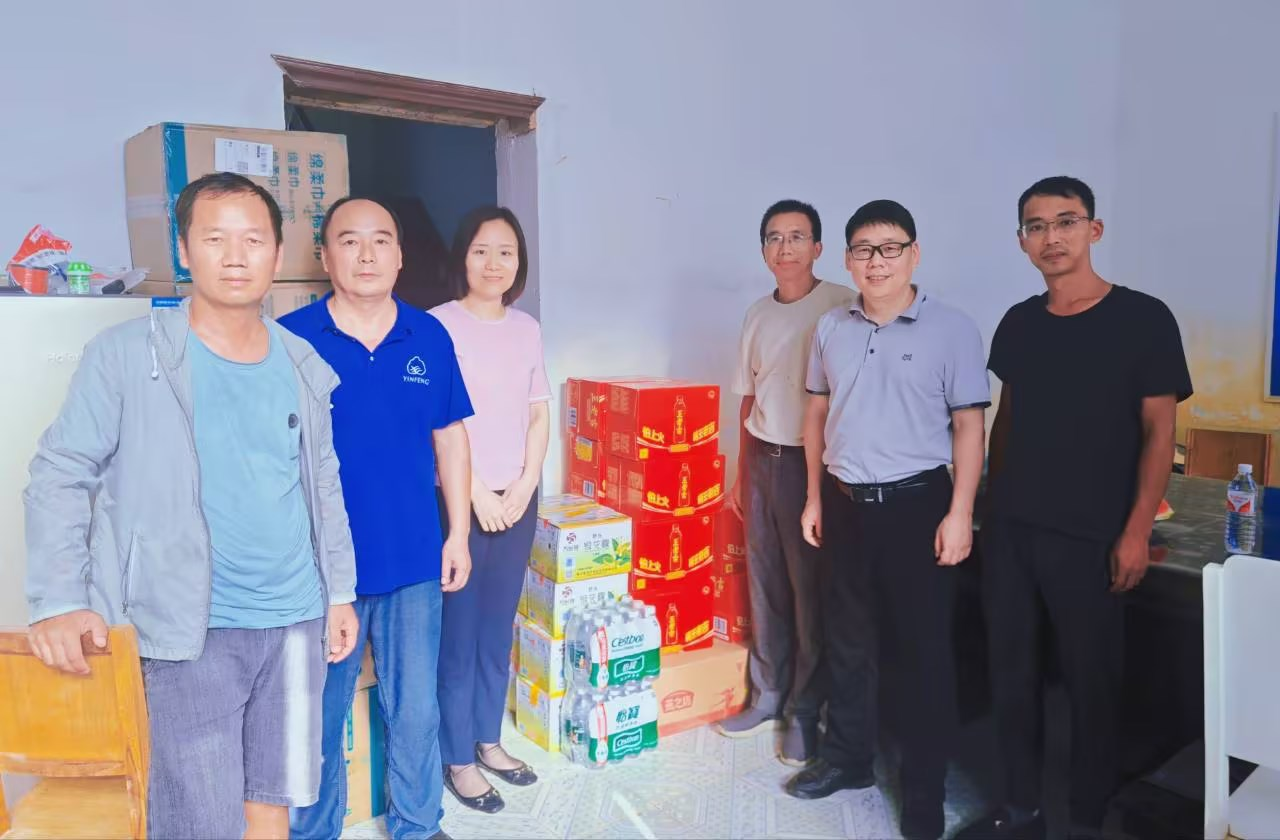“夏日炎炎送清凉，情系一线暖人心”     银丰棉花股份公司开展“送清凉”慰问活动