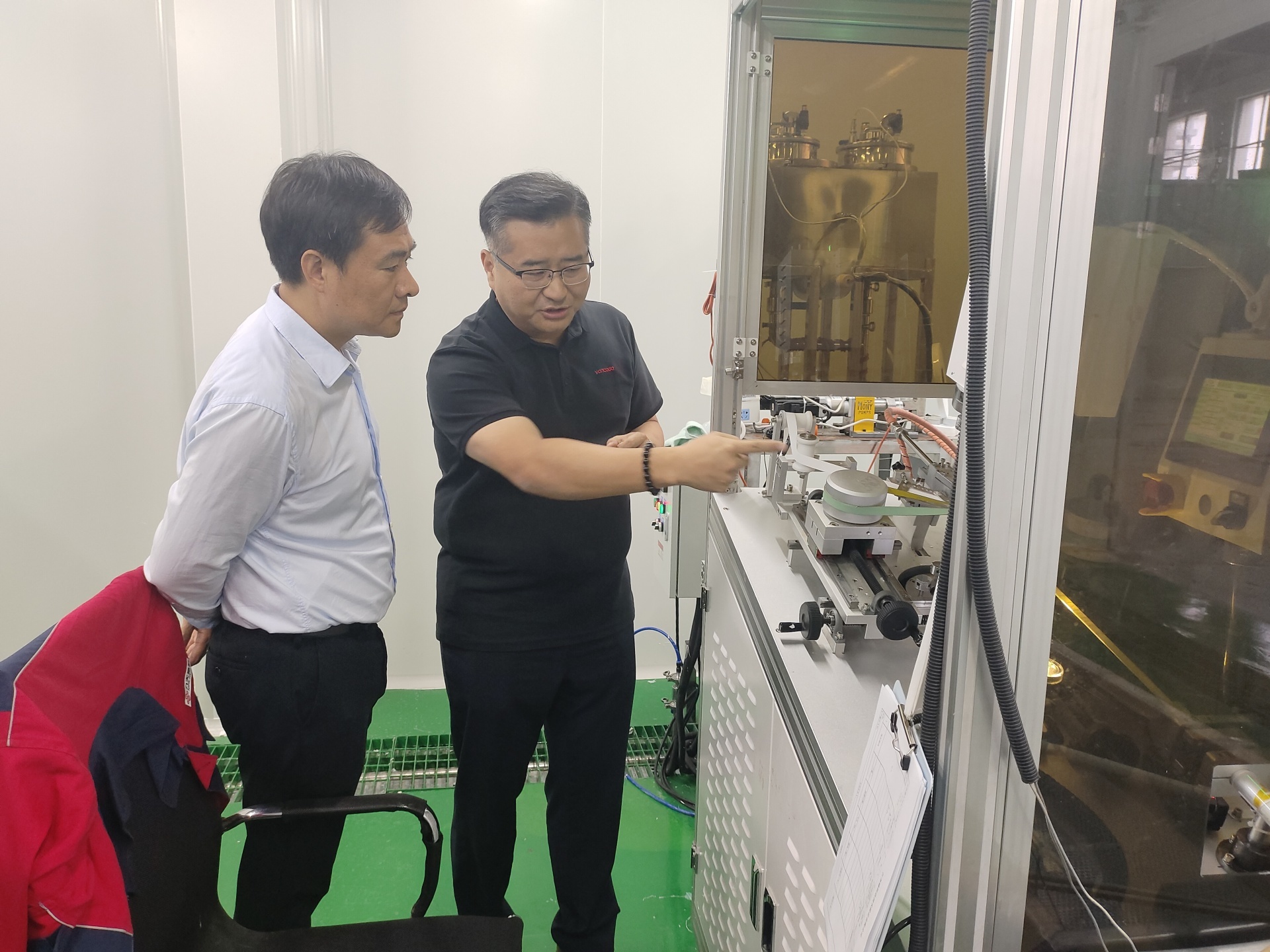 Xu Daojun, Secretary of the Party Working Committee of Pukou Economic Development Zone, visited Jiutian High-tech for investigation and guidance.
