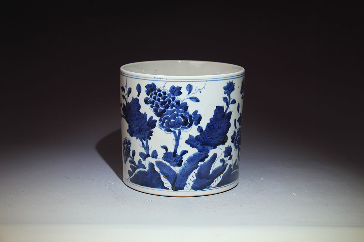 清代/青花花鸟笔筒/文房用器/牡丹穿花纹/釉面光洁/画工丰满精细