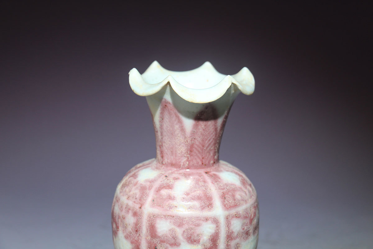 元代/釉里红花瓶/釉里红瑰丽而沉静艳媚/瓷器中的贵族/艺术珍品