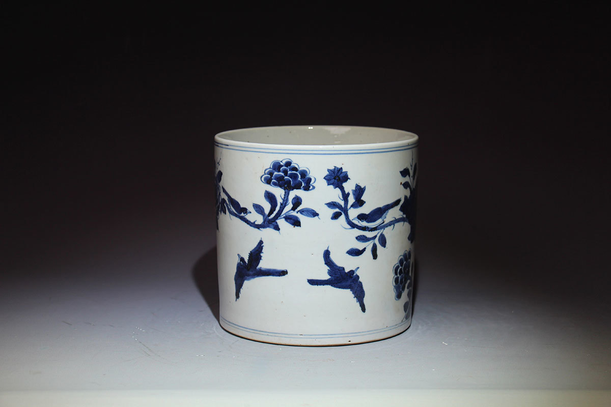 清代/青花花鸟笔筒/文房用器/牡丹穿花纹/釉面光洁/画工丰满精细
