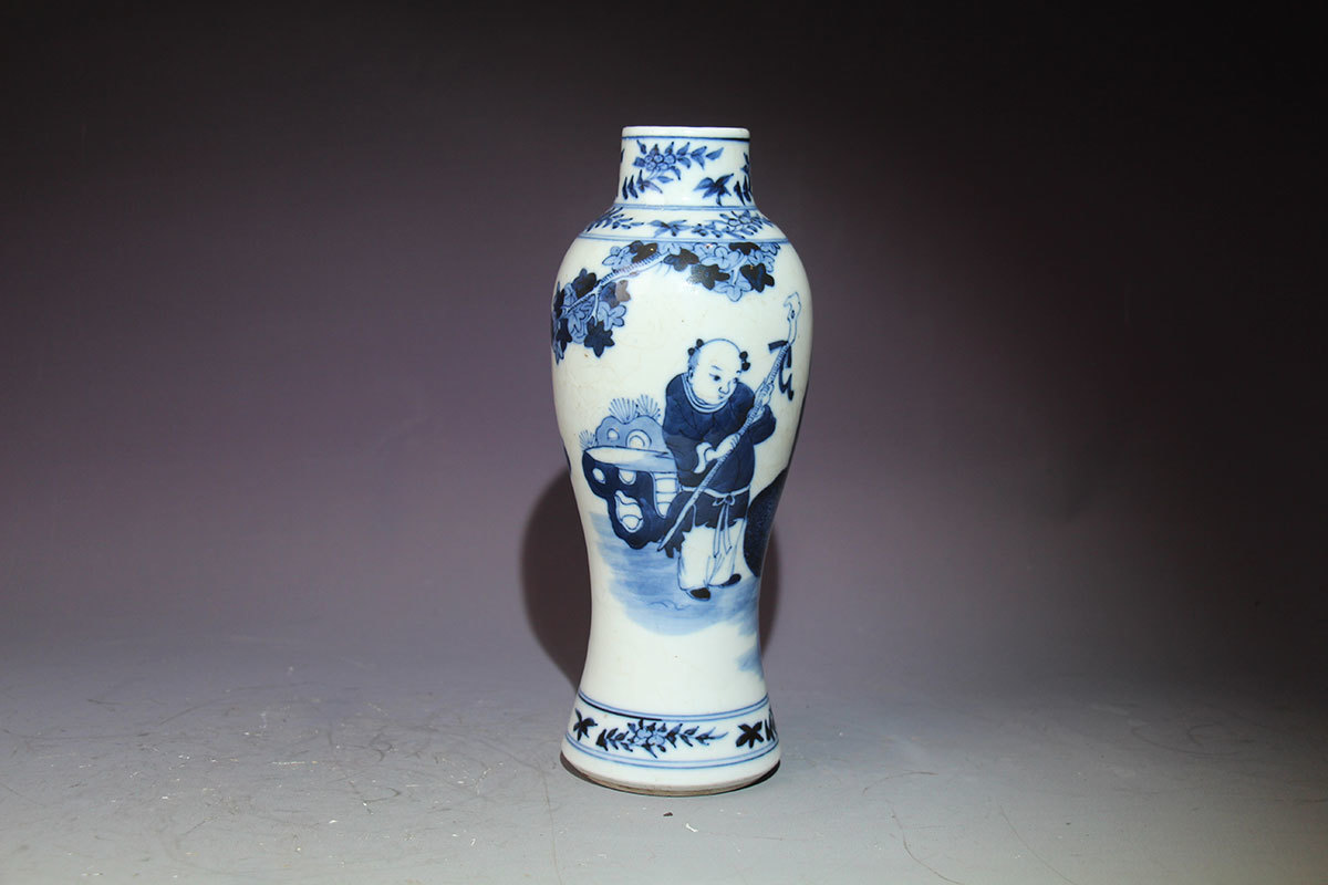 晚清/青花人物/瓶器型独特/流线顺畅优美/瓷质洁净如玉/绘画工整