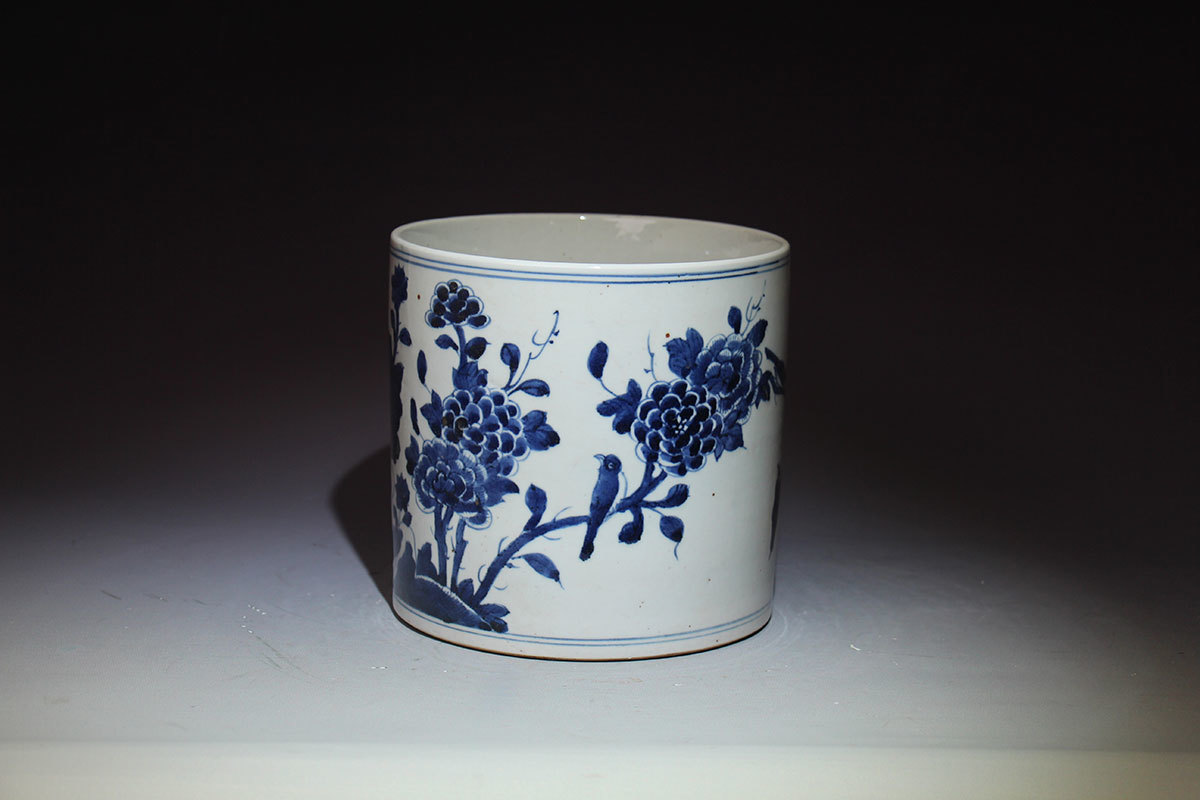 清代/青花花鸟笔筒/文房用器/牡丹穿花纹/釉面光洁/画工丰满精细