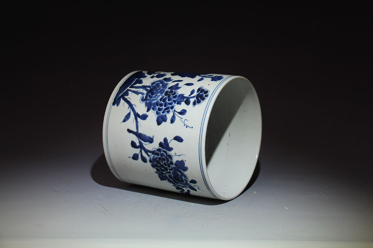 清代/青花花鸟笔筒/文房用器/牡丹穿花纹/釉面光洁/画工丰满精细