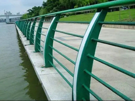Barandilla del canal