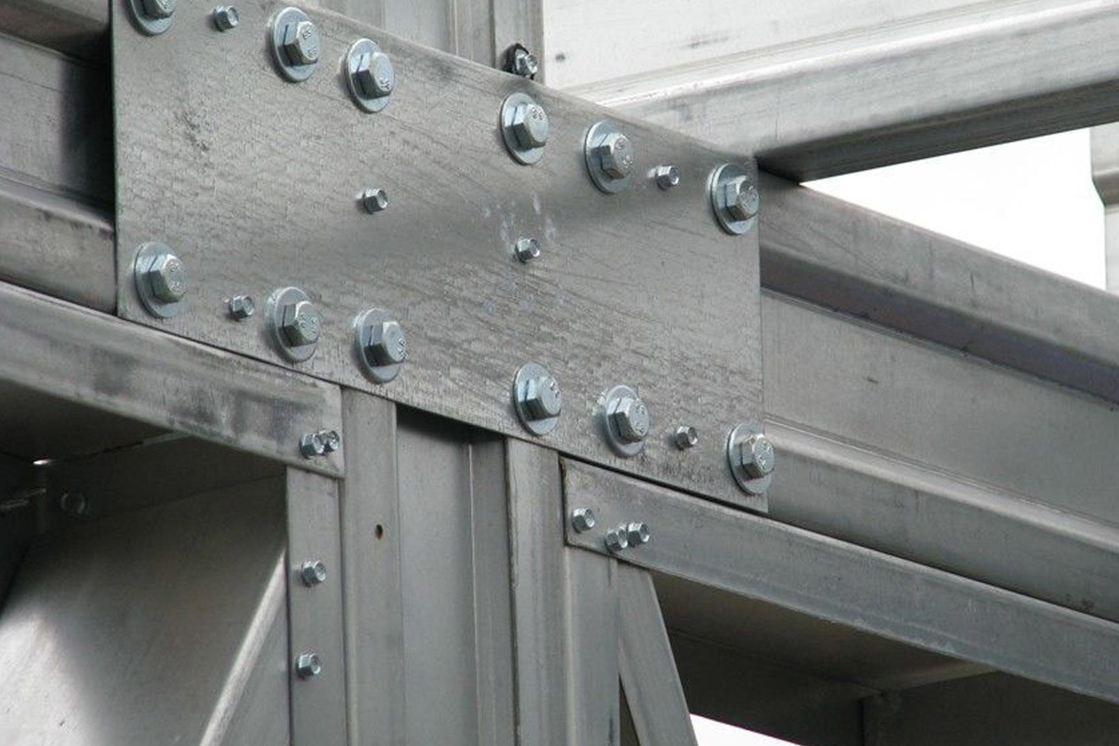 Key technology of high-efficiency bolt connection of steel structure
