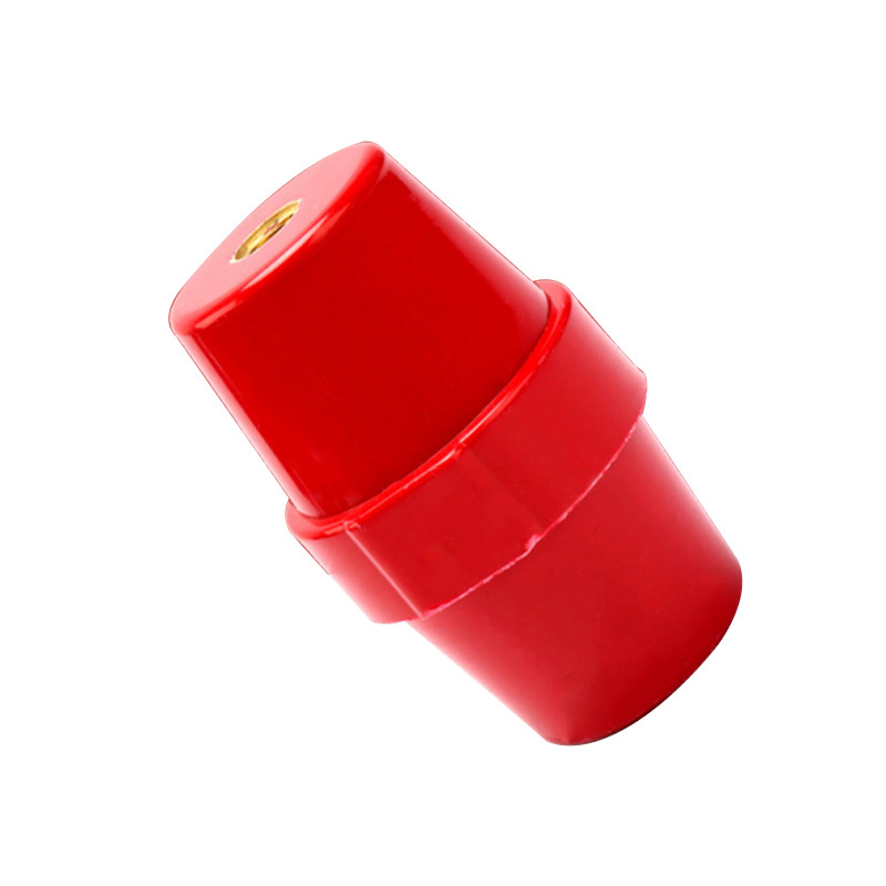 Low-voltage insulator pillars for distribution cabinets
