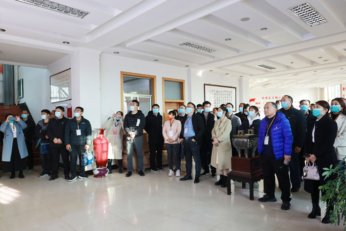市委黨校組織“兩新”工委及非公經(jīng)濟團體到集團參觀學(xué)習(xí)黨建工作