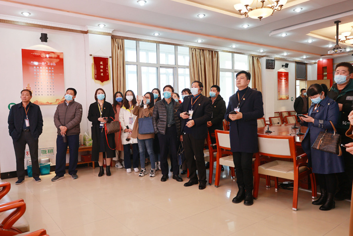 市委黨校組織“兩新”工委及非公經(jīng)濟團體到集團參觀學(xué)習(xí)黨建工作