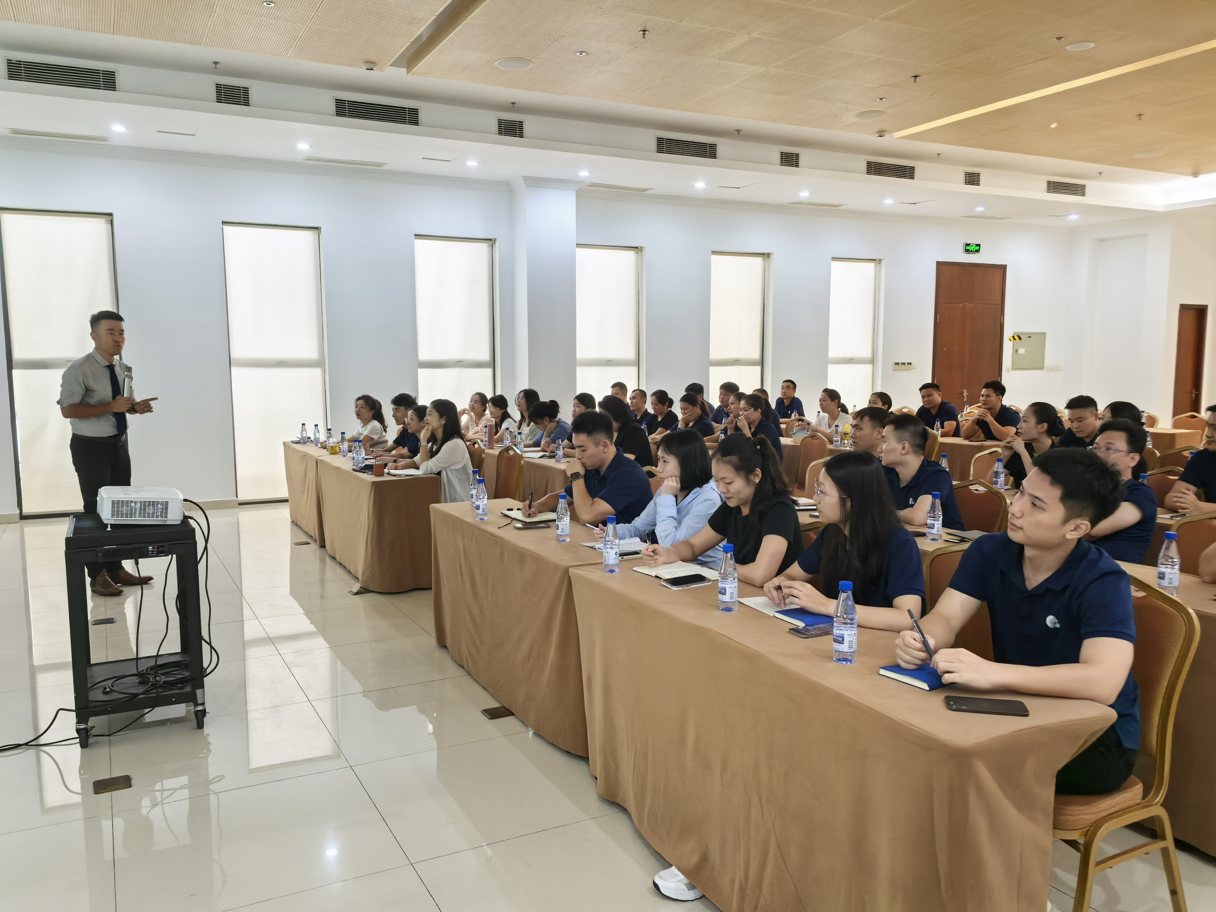 [Empowerment Promotion] Keep Learning-Dongfang Global Hainan Company Launched Special English Training