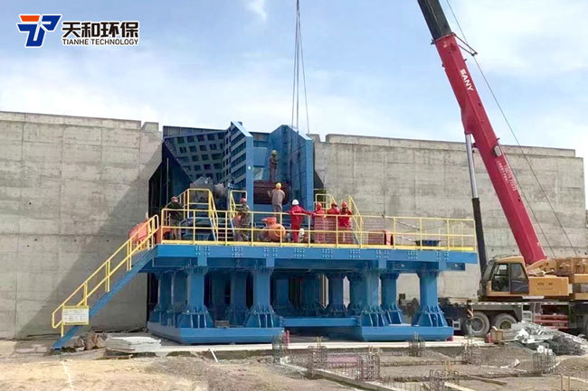 双齿辊破碎机安装现场