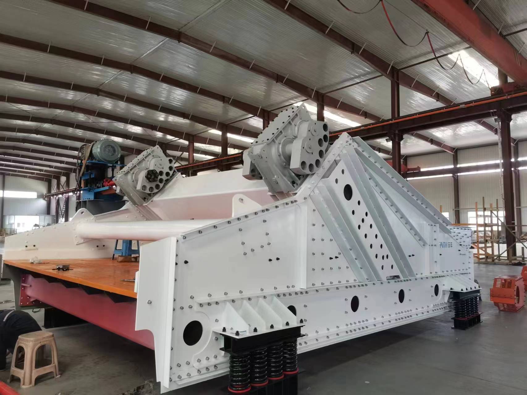 New Product Linear Vibrating Screen Screening Machine Grading Stone Sand Vibrating Sieve