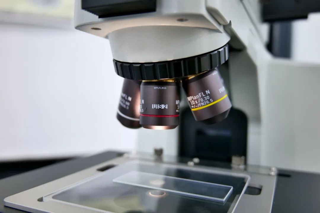 The microscopic world, intelligently presented! LABTT M-40URT upright metallographic microscope is now available The microscopic world, intelligently presented! LABTT M-40URT upright metallographic microscope is now available