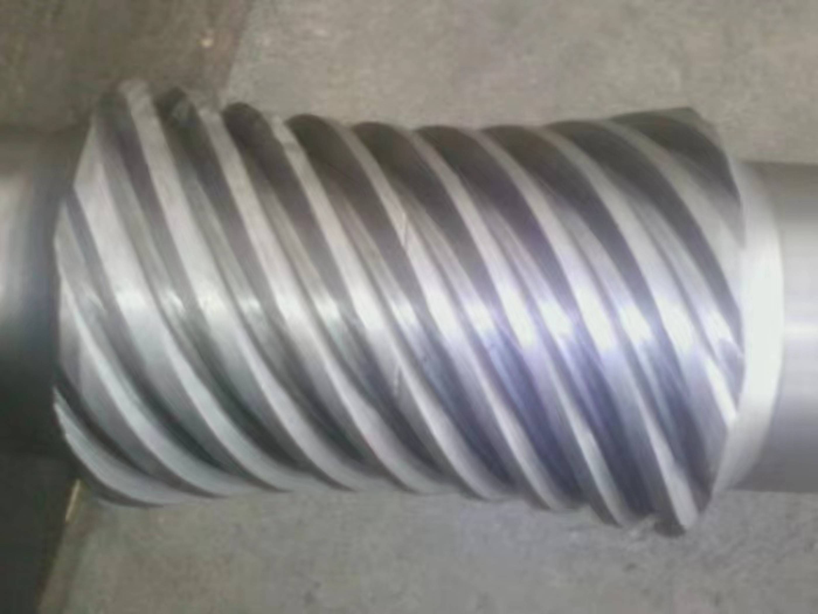 Nine head enveloping worm gear