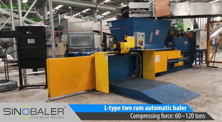 28. L-Type Two Ram Automatic Baler, Flexible Wire Tie Fully Auto Baling Machine SHBA2-1000L.mp4