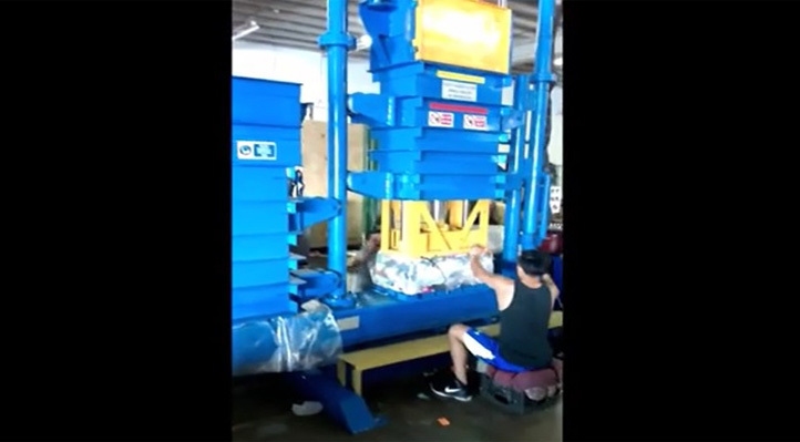 22. Double Chamber Clothes Baler for baling used clothes SVBT2-L2C-400 USH15.mp4