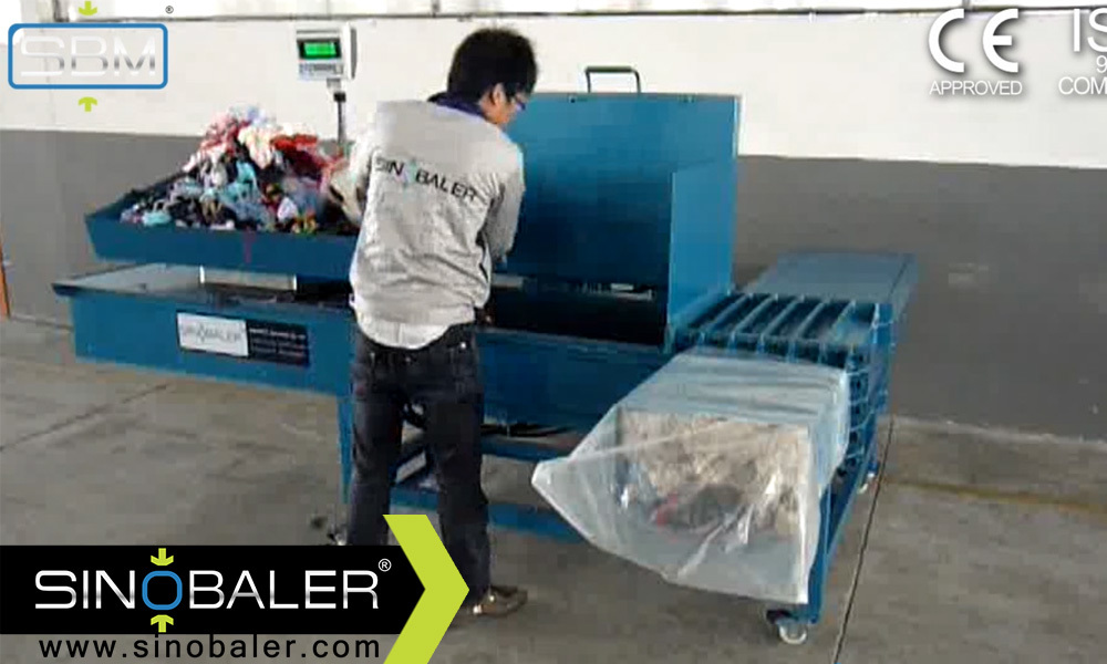 53. Scale Weighing Horizontal Bagging Baler for Compressing Wood Shavings and Textiles, SHB1-SW.mp4