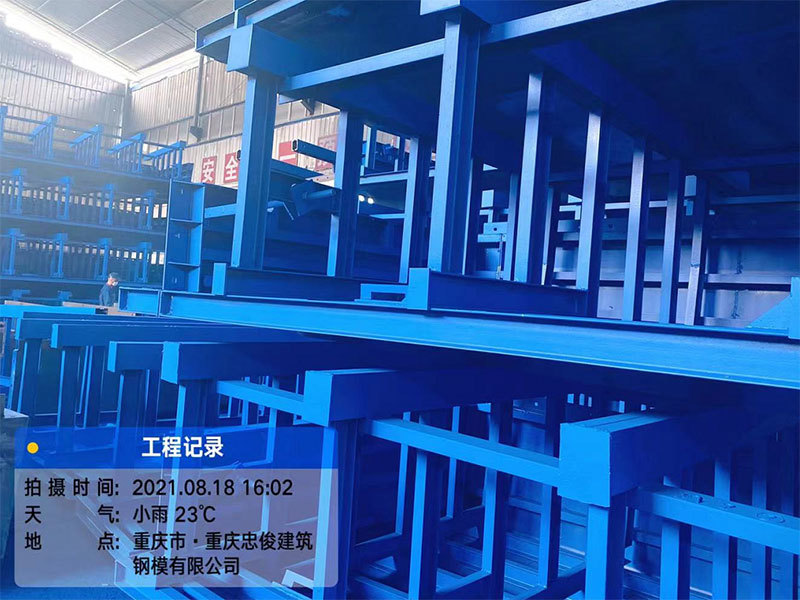 成品T梁钢模板堆码区