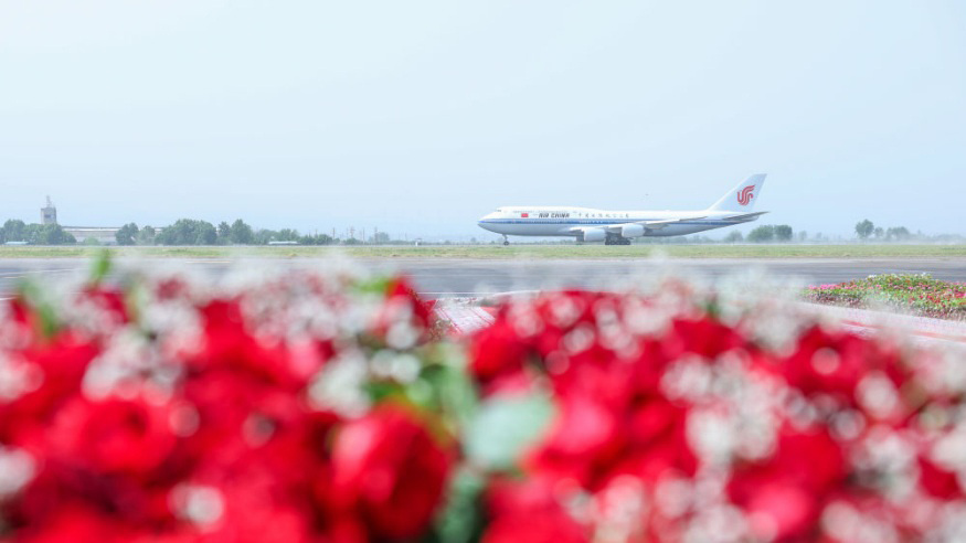 Xi Jinping left Dushanbe by special plane after his state visit to Tajikistan.