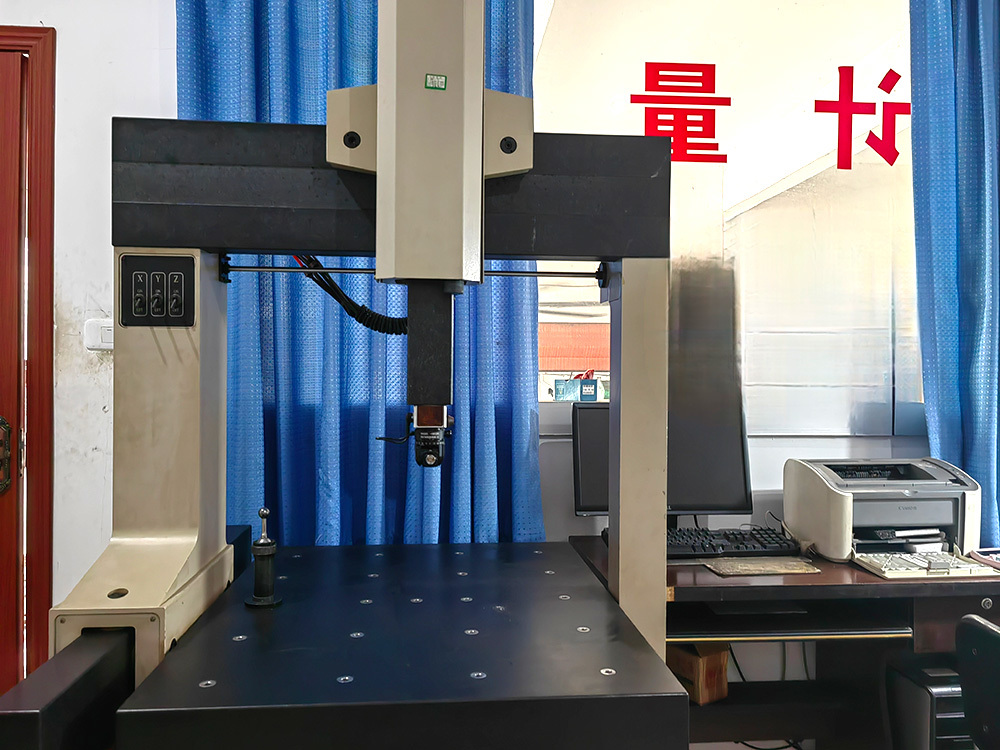 Three-coordinate measuring machine