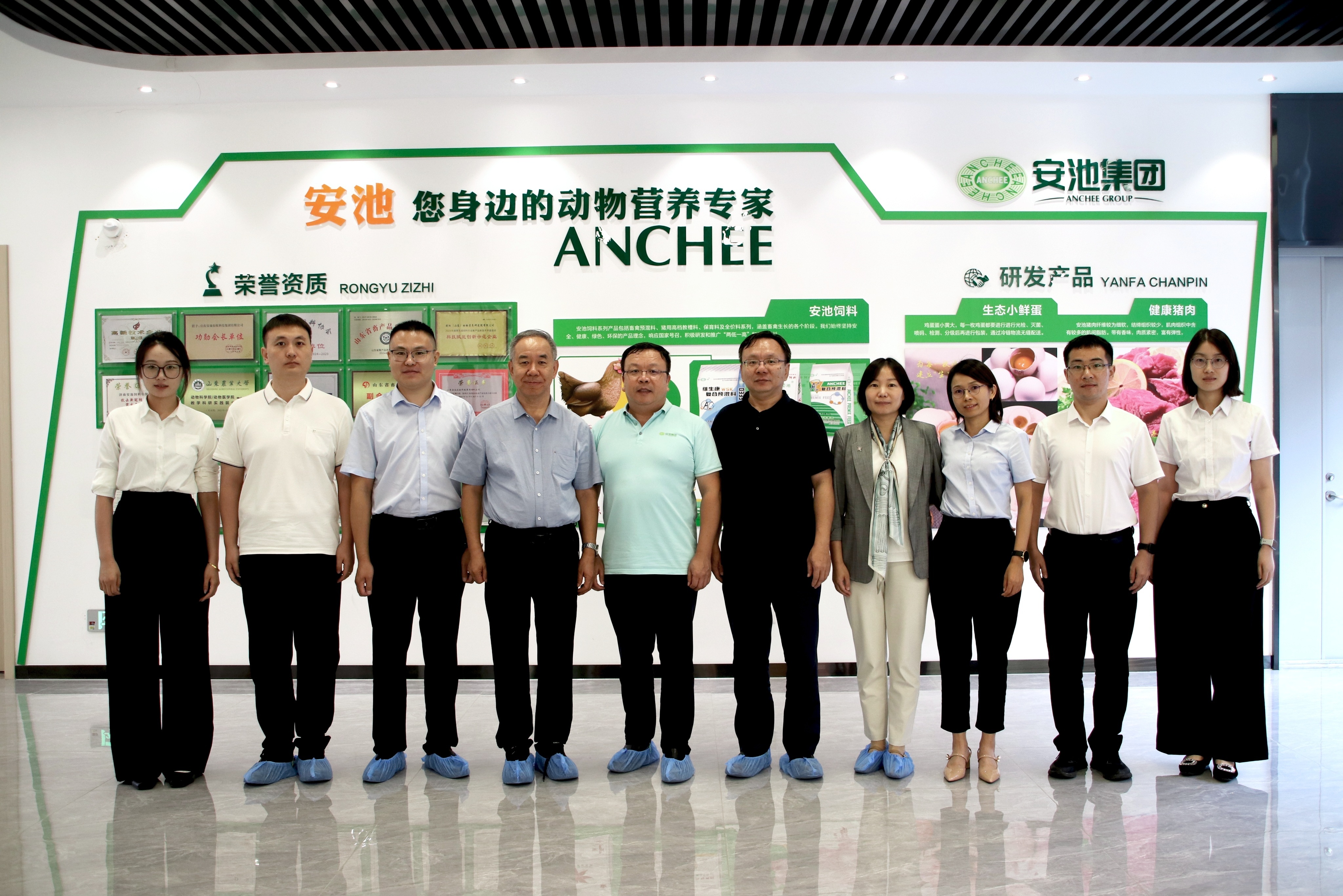安池快讯 | 8月27日，蛋鸡营养与蛋品评价技术合作研发签约仪式在安池动物营养研究院成功举行