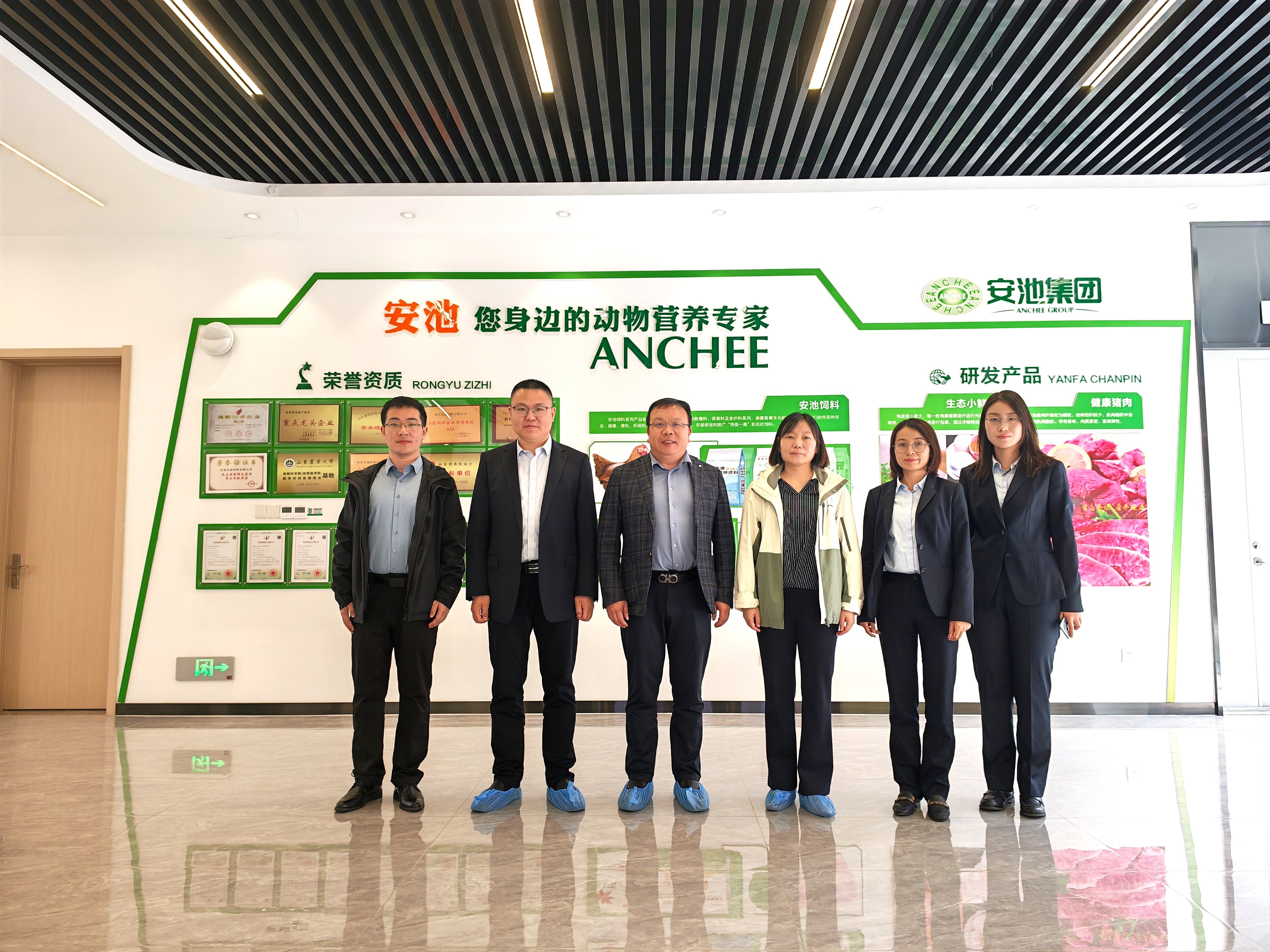国家蛋鸡产业技术体系岗位科学家、中国农业科学院研究员王晶莅临南宫NG28集团指导交流