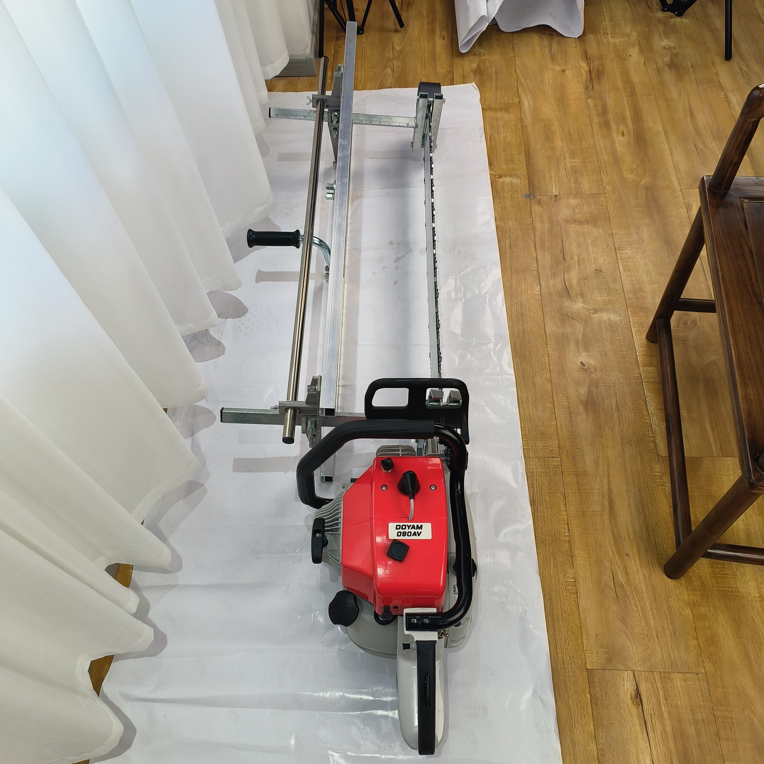 A 137cc chainsaw with a displacement has emerged