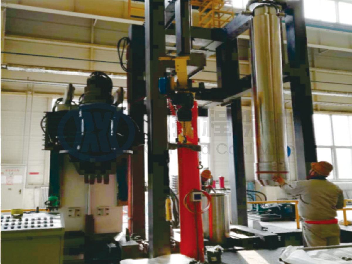 Double-station vertical dismounting machine