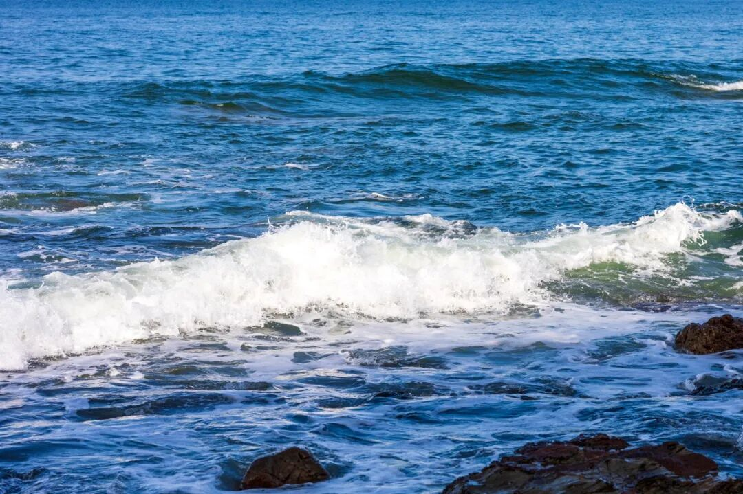 A Chinese team has invented a "nanoscale hourglass membrane," boosting seawater desalination efficiency by an impressive threefold.