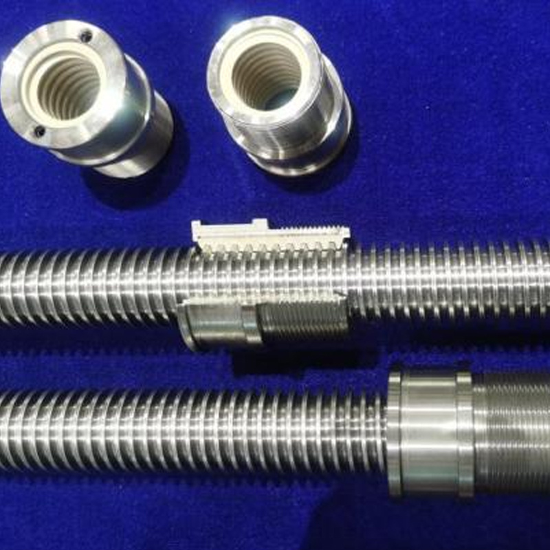 Solar lead screw
