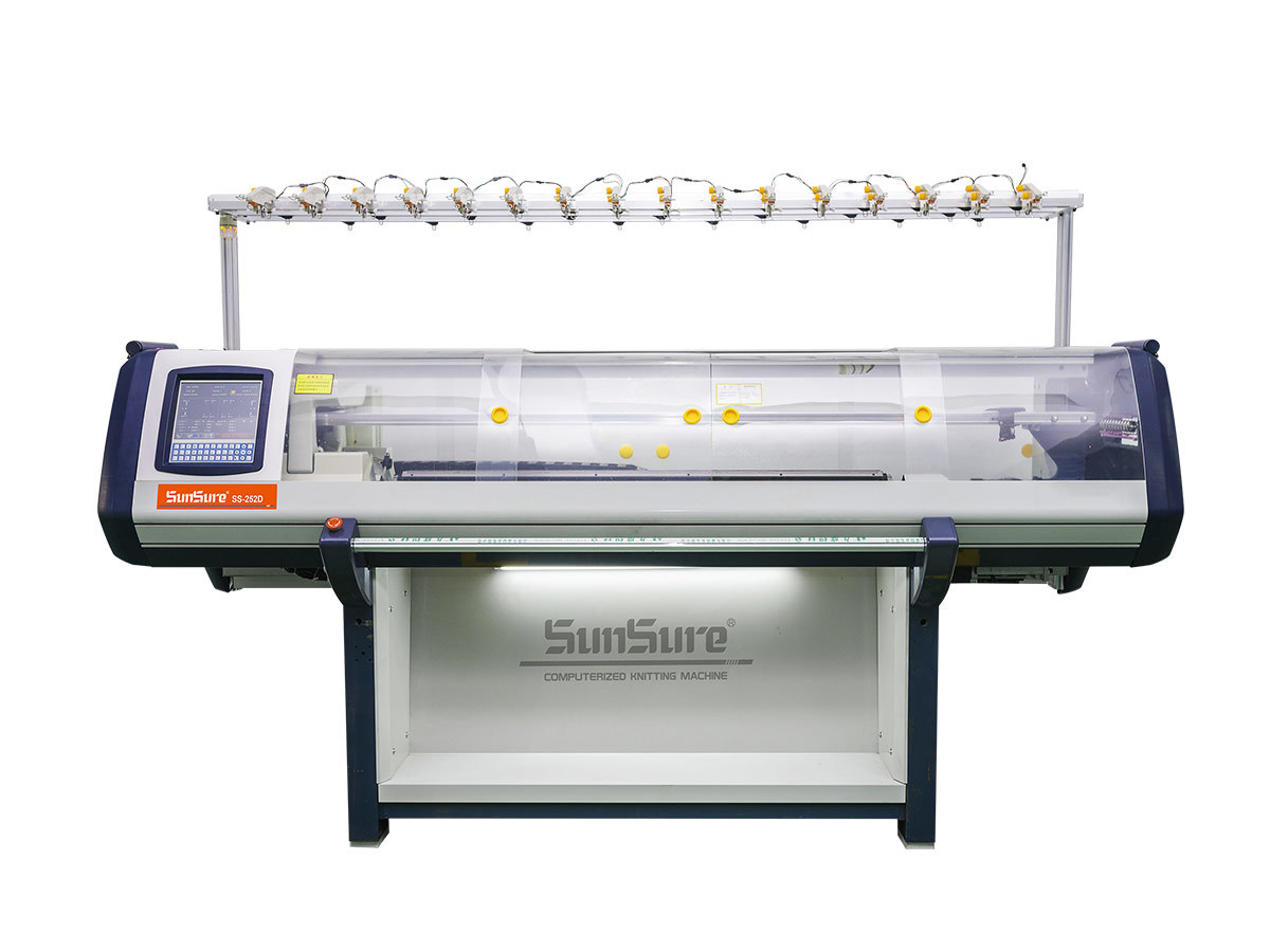 Computerized knitting machine