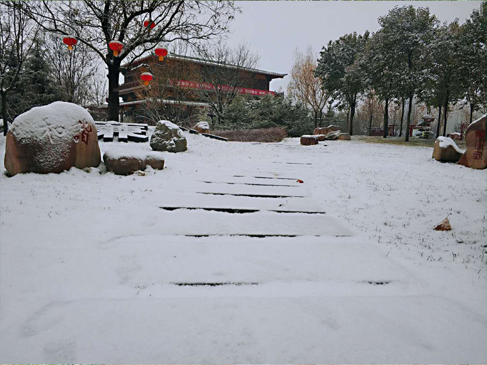 白雪皑皑
